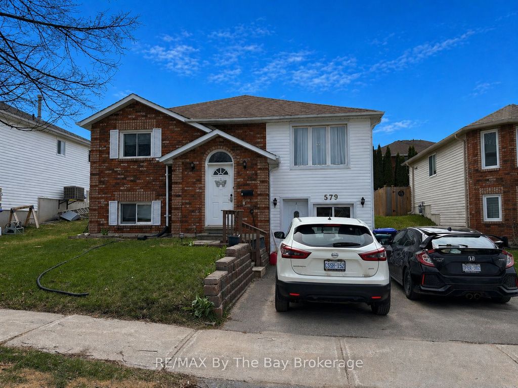 Photo of 579 Wayne Crescent, Midland, ON L4R 5E2 (MLS # S13061040)