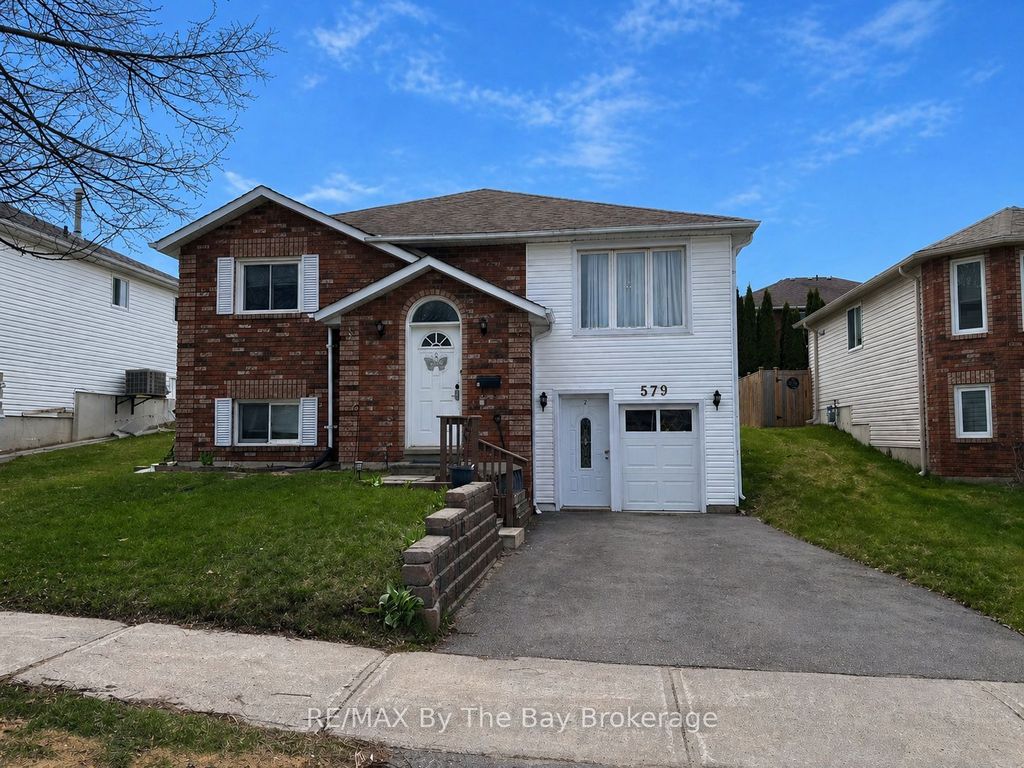 Photo of 579 Wayne Crescent, Midland, ON L4R 5E2 (MLS # S13061040)