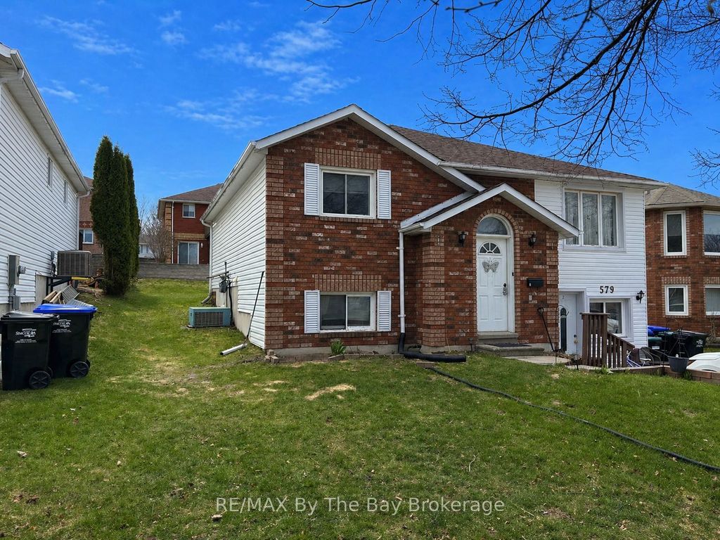 Photo of 579 Wayne Crescent, Midland, ON L4R 5E2 (MLS # S13061040)