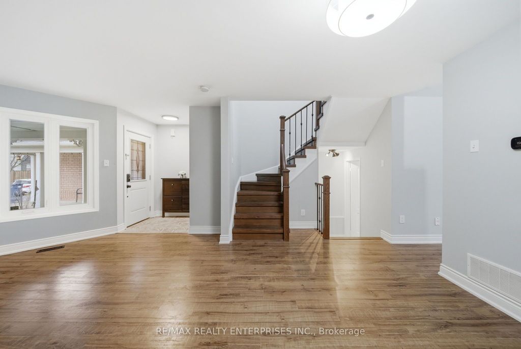 Photo of 6930 Elliott Parliament Street, Mississauga, ON L5W 1B5 (MLS # W12958110)