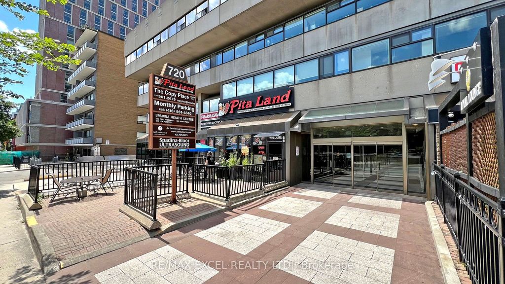 Photo of 720 Spadina Avenue #1605, Toronto, ON M5S 2T9 (MLS # C13125848)