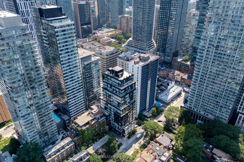 Photo of 17 Dundonald Street #302, Toronto, ON M4Y 1K3 (MLS # C13790392)