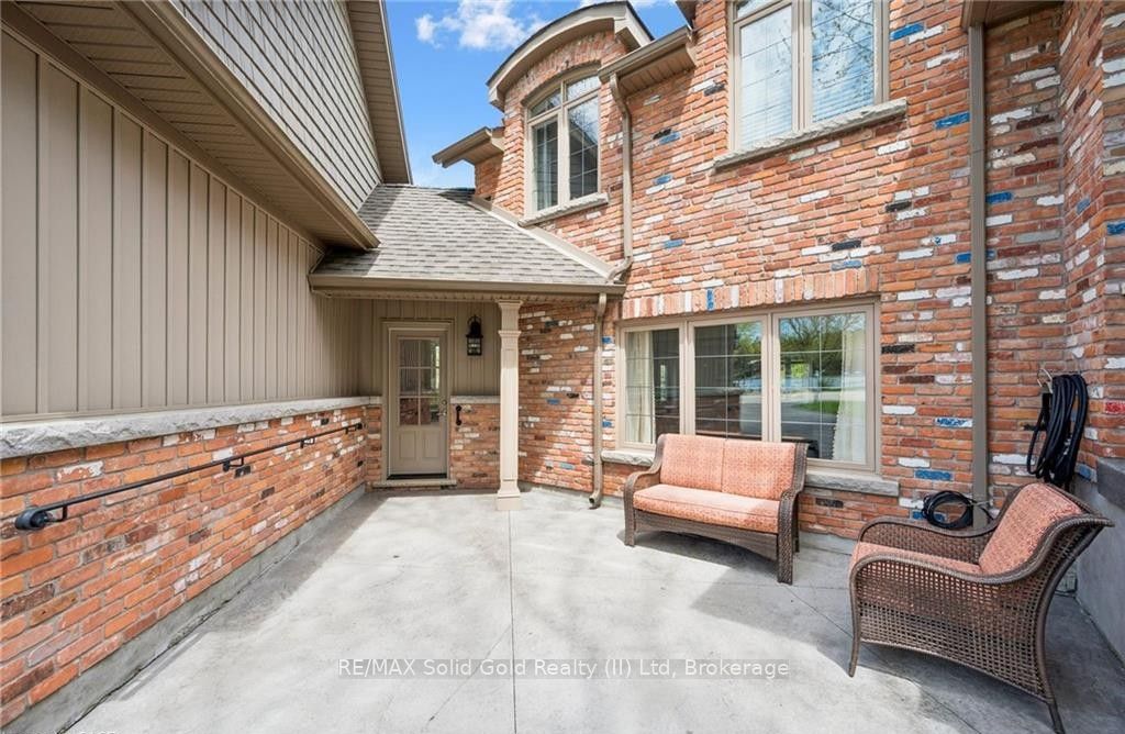 2073 Maplewood Road
