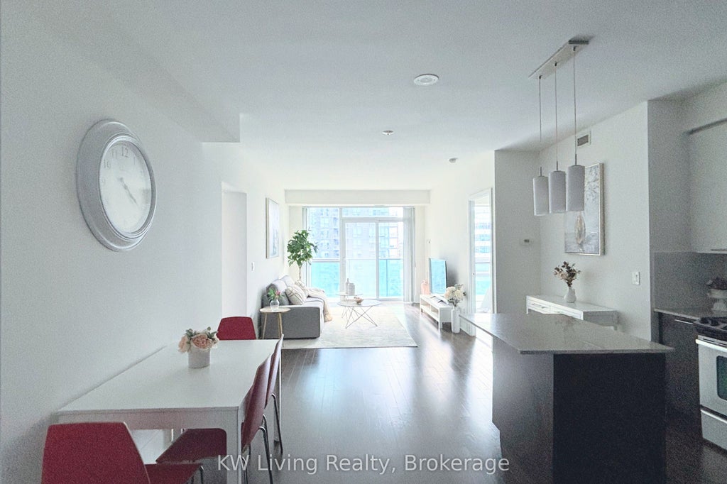 Photo of 70 Roehampton Avenue #1116, Toronto, ON M4P 1R2 (MLS # C13773114)