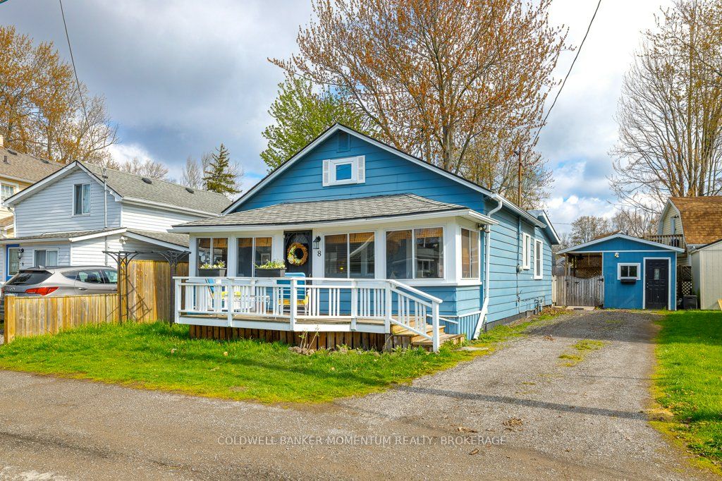 8 Loomis Crescent
