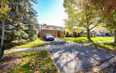 1034 Fredonia Drive Mississauga ON L5C 2W4