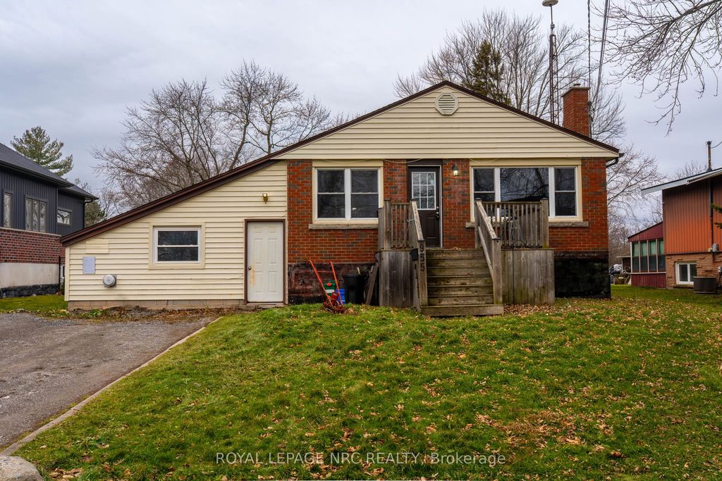 Photo of 955 Ferndale Avenue, Fort Erie, ON L2A 5E1 (MLS # X12686062)