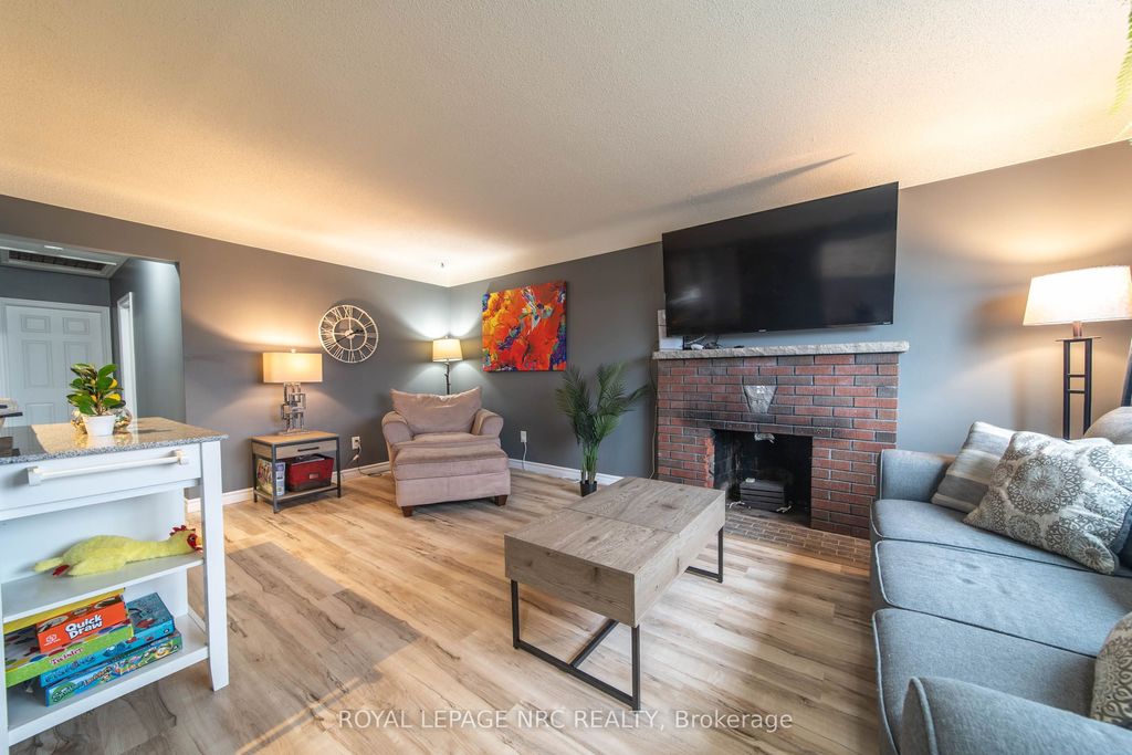 Photo of 955 Ferndale Avenue, Fort Erie, ON L2A 5E1 (MLS # X12686062)