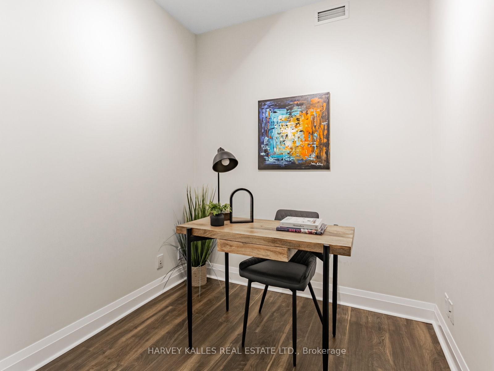 1185 The Queensway Avenue 303