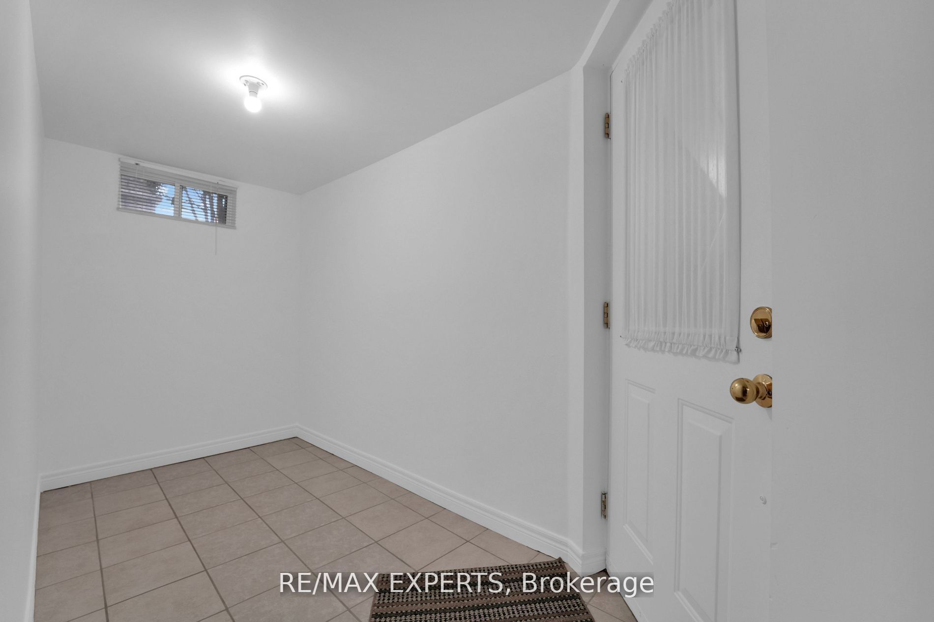 25 Royalpark Way Bsmt