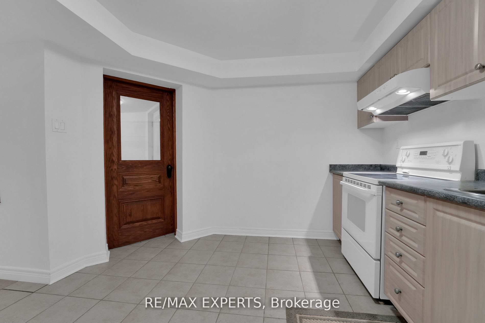 25 Royalpark Way Bsmt