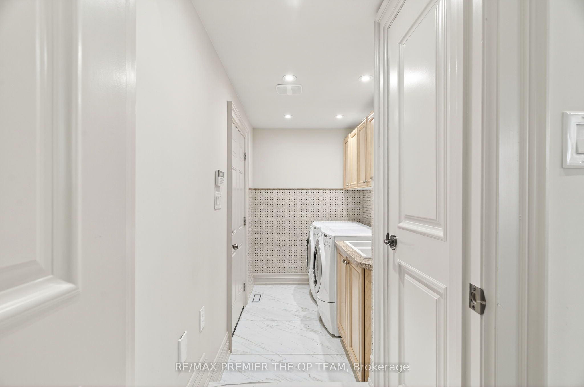 24 Grand Vellore Crescent