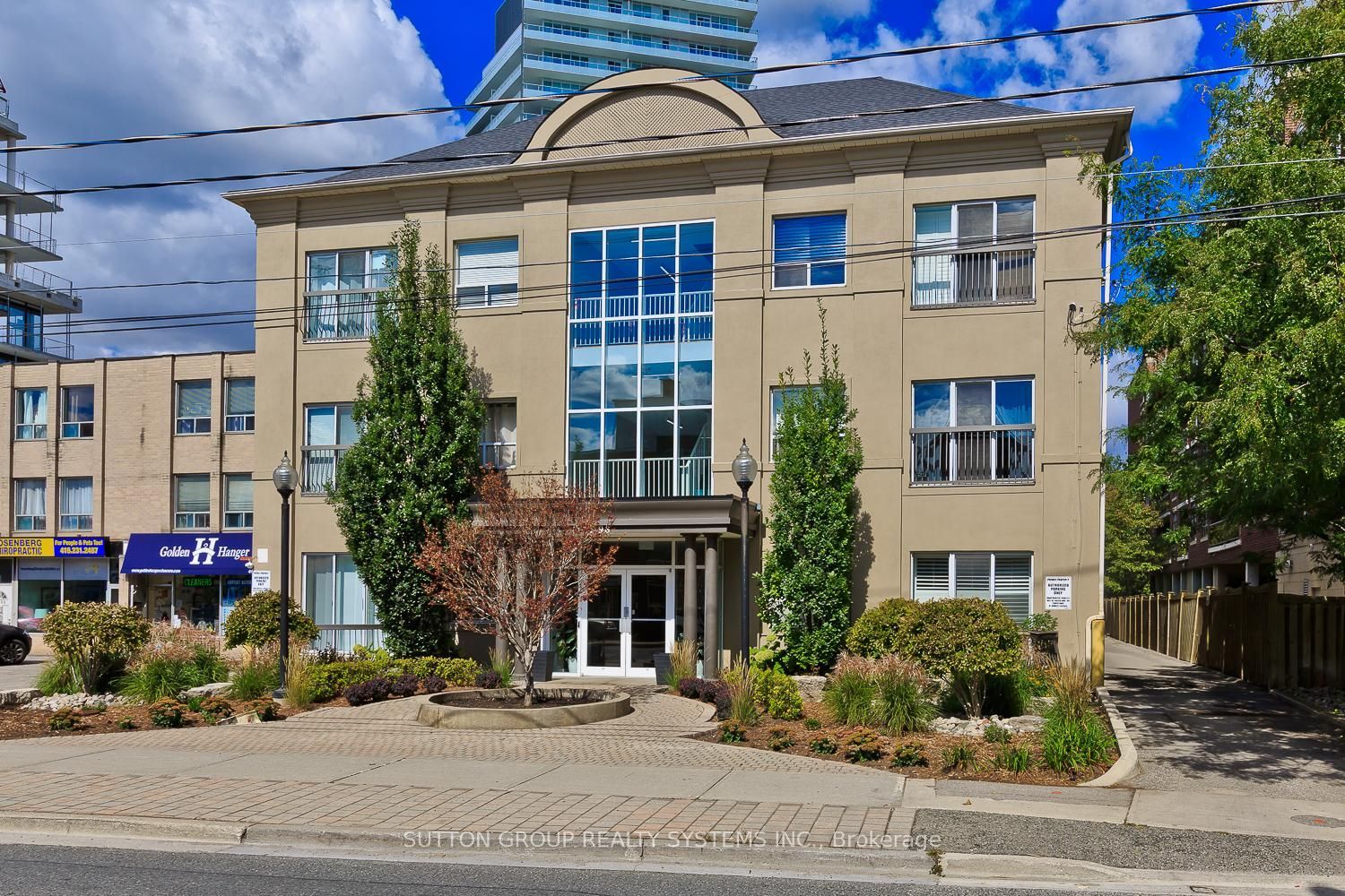 4198 Dundas Street W 311
