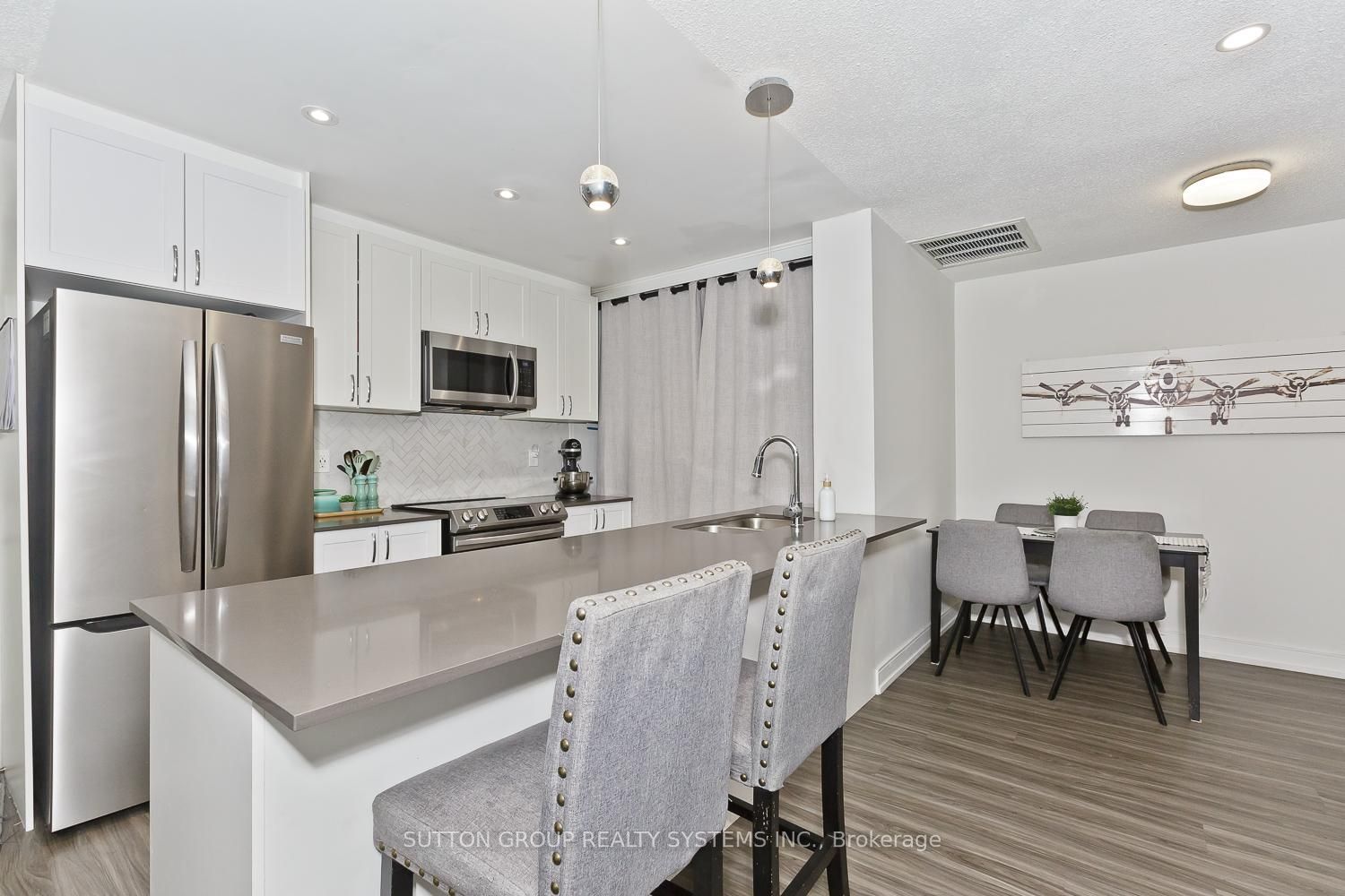 4198 Dundas Street W 311