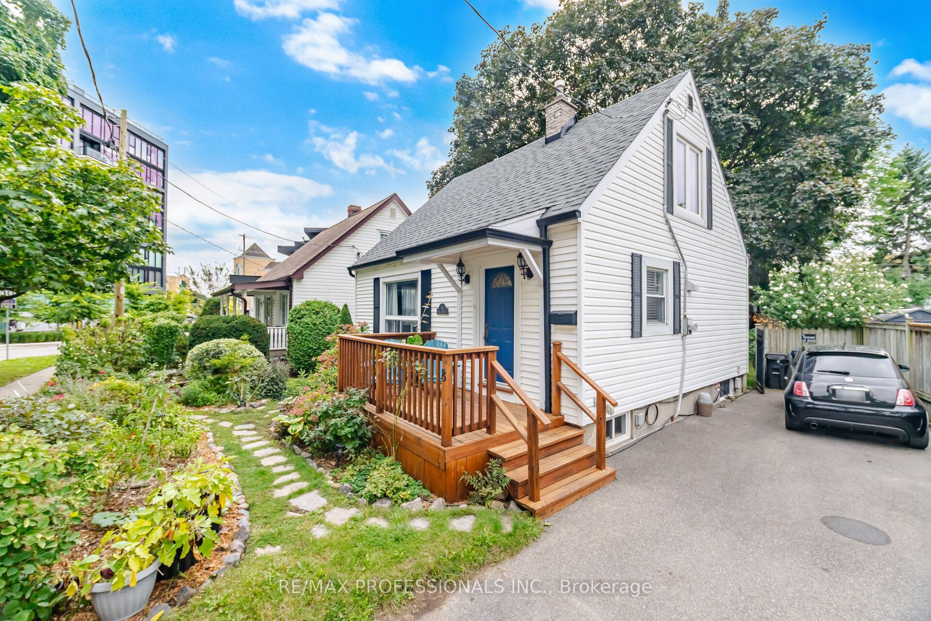 8 Smith Crescent