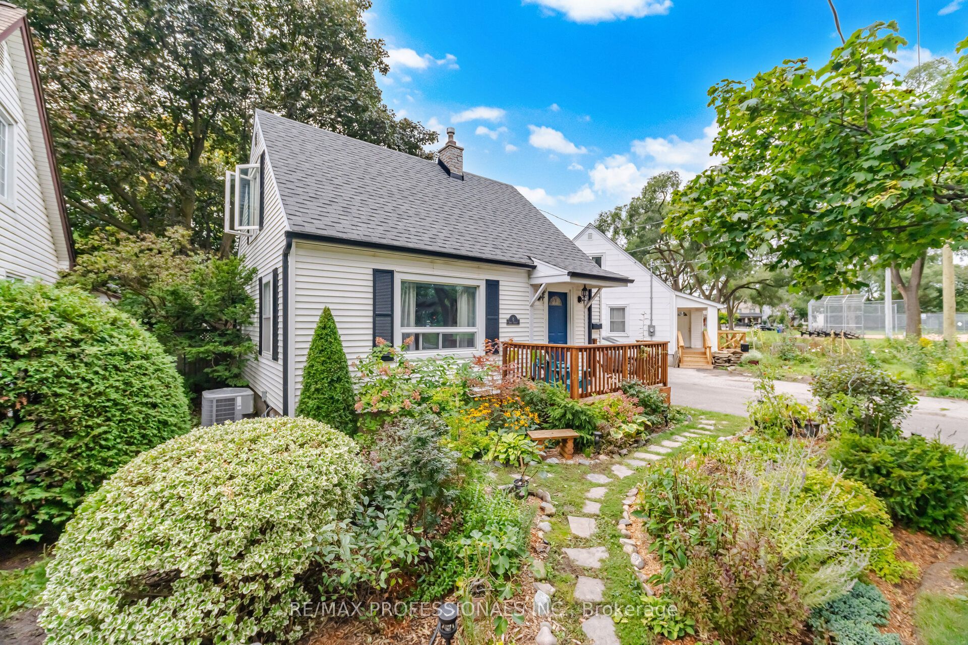 8 Smith Crescent