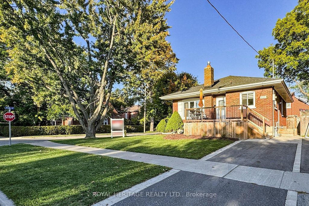 Photo of 233 Palace Street, Whitby, ON L1N 5G1 (MLS # E12444879)