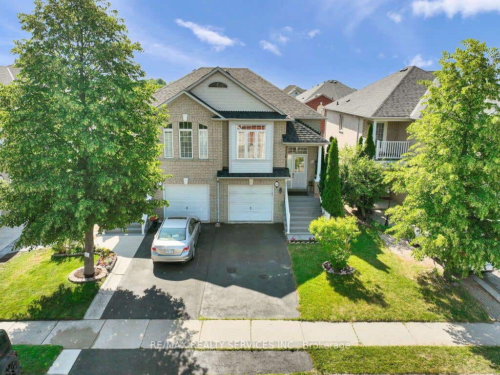 Photo of 101 River Rock Crescent, Brampton, ON L7A 2W4 (MLS # W13703542)
