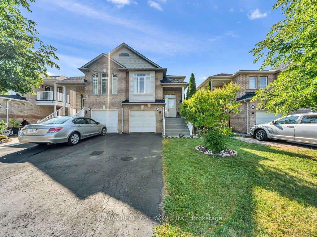 Photo of 101 River Rock Crescent, Brampton, ON L7A 2W4 (MLS # W13703542)