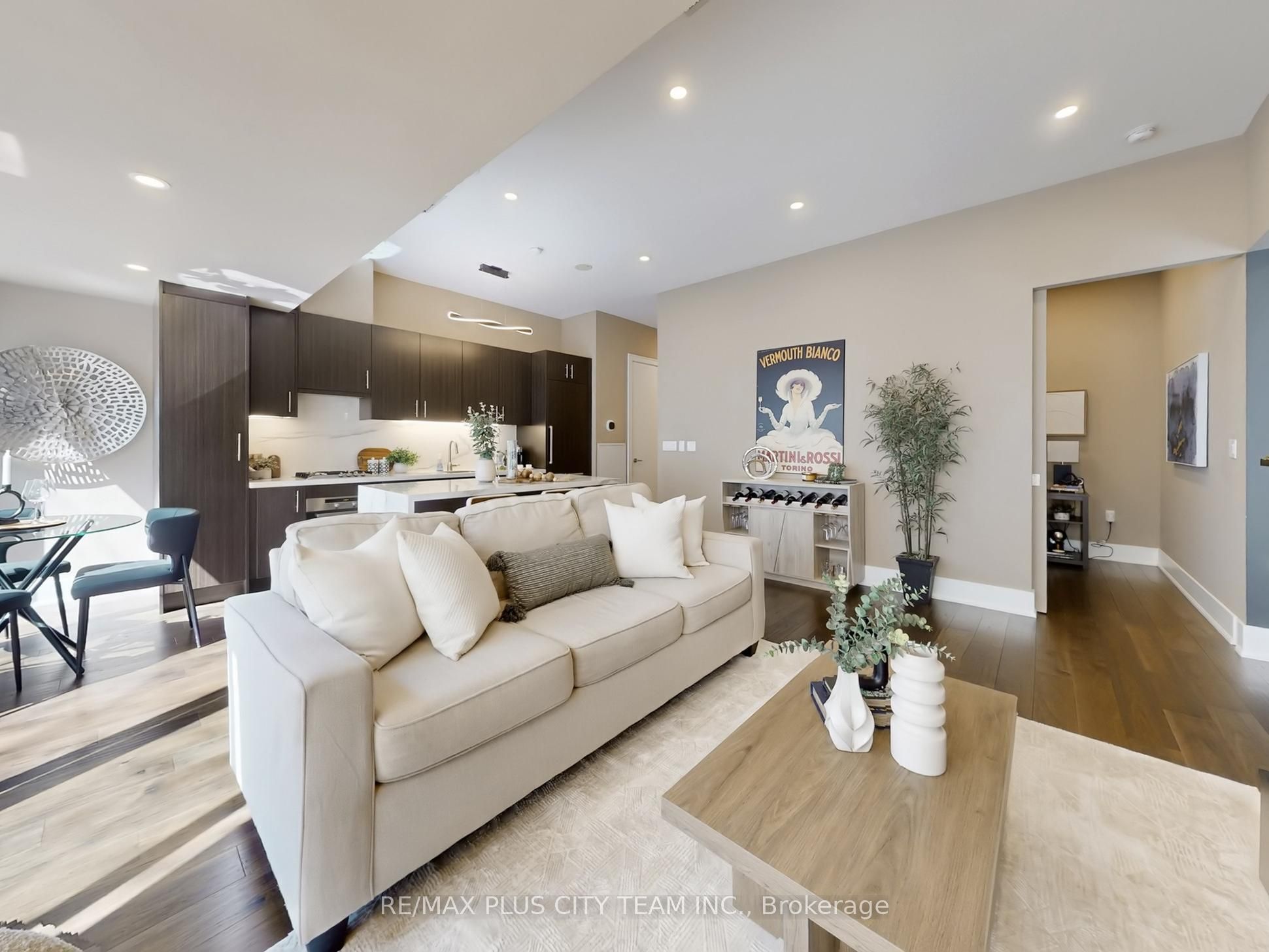 39 Queens Quay E 202