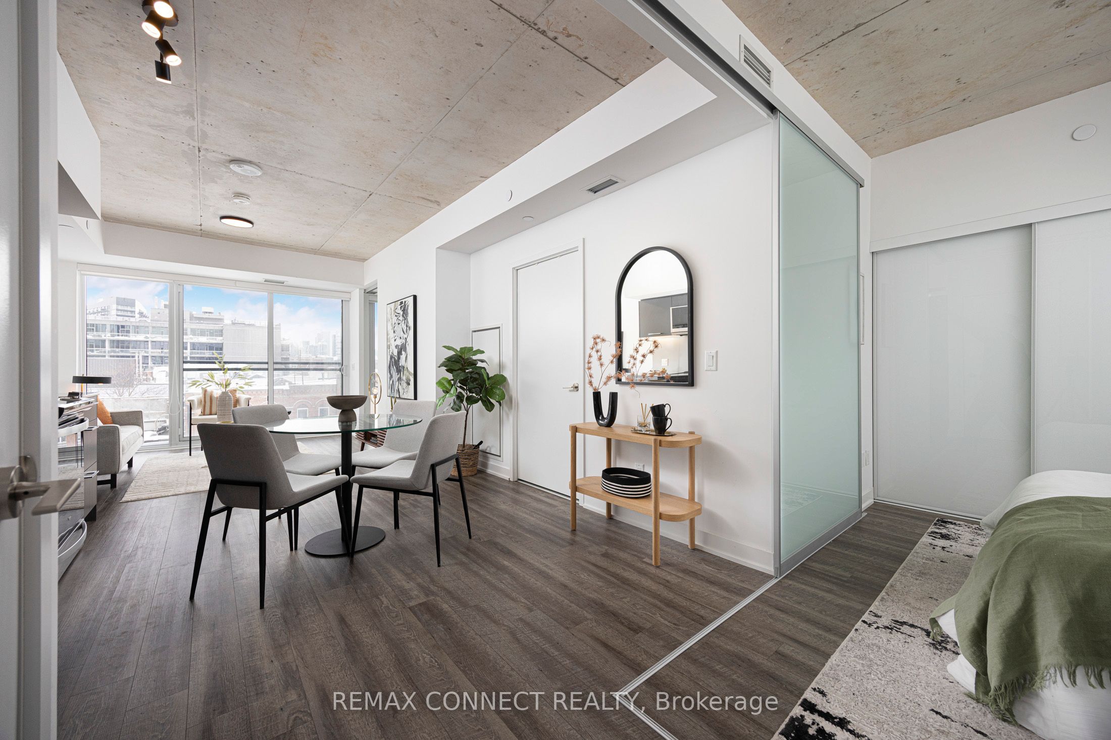 665 Queen Street E 417