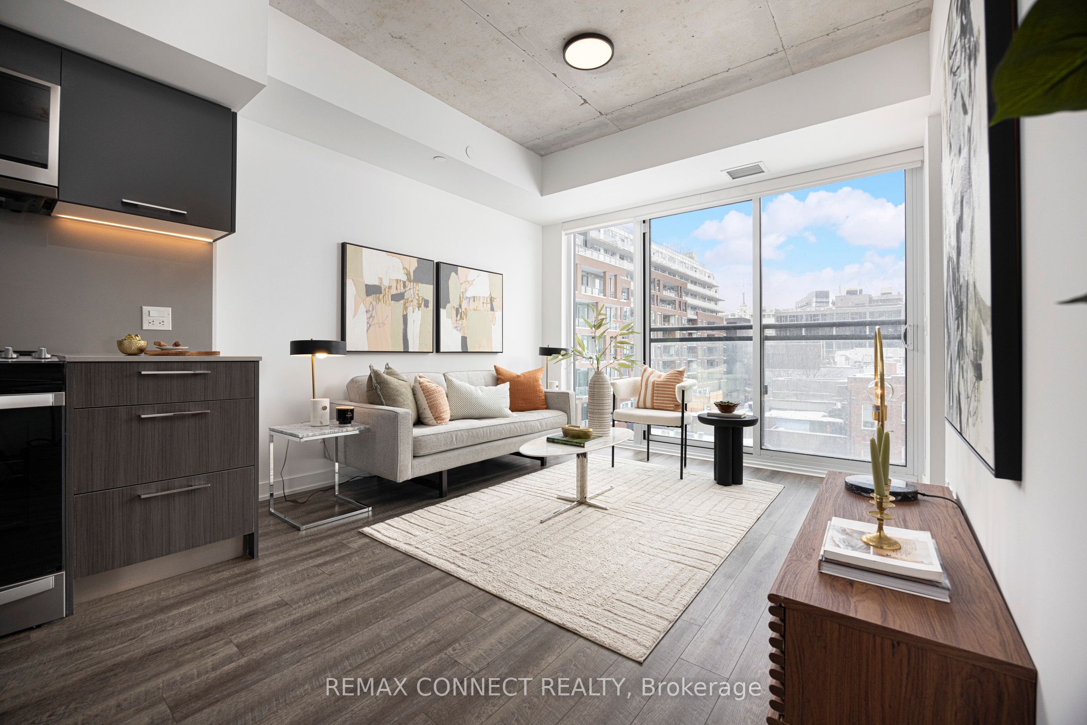 665 Queen Street E 417