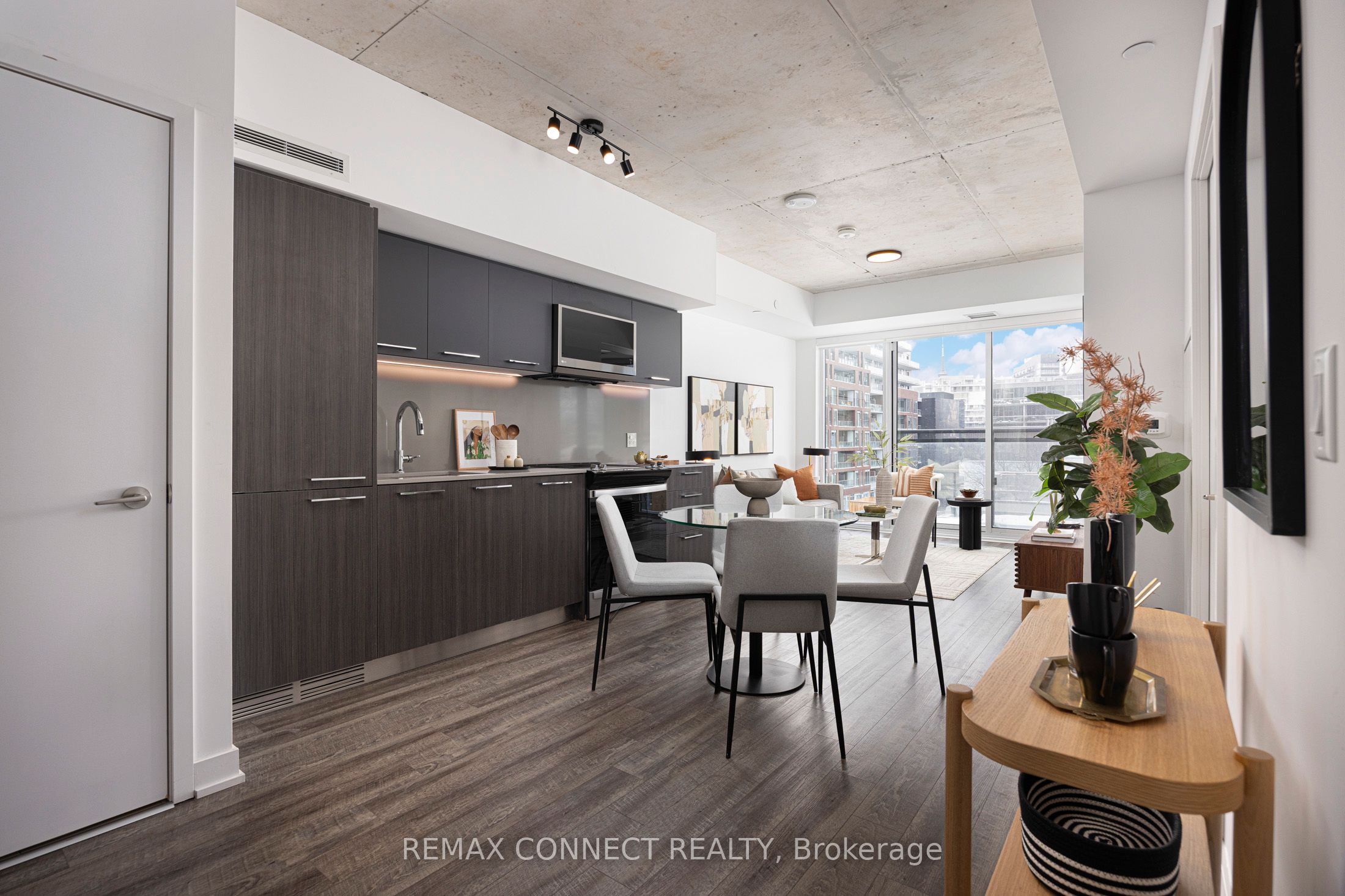 665 Queen Street E 417