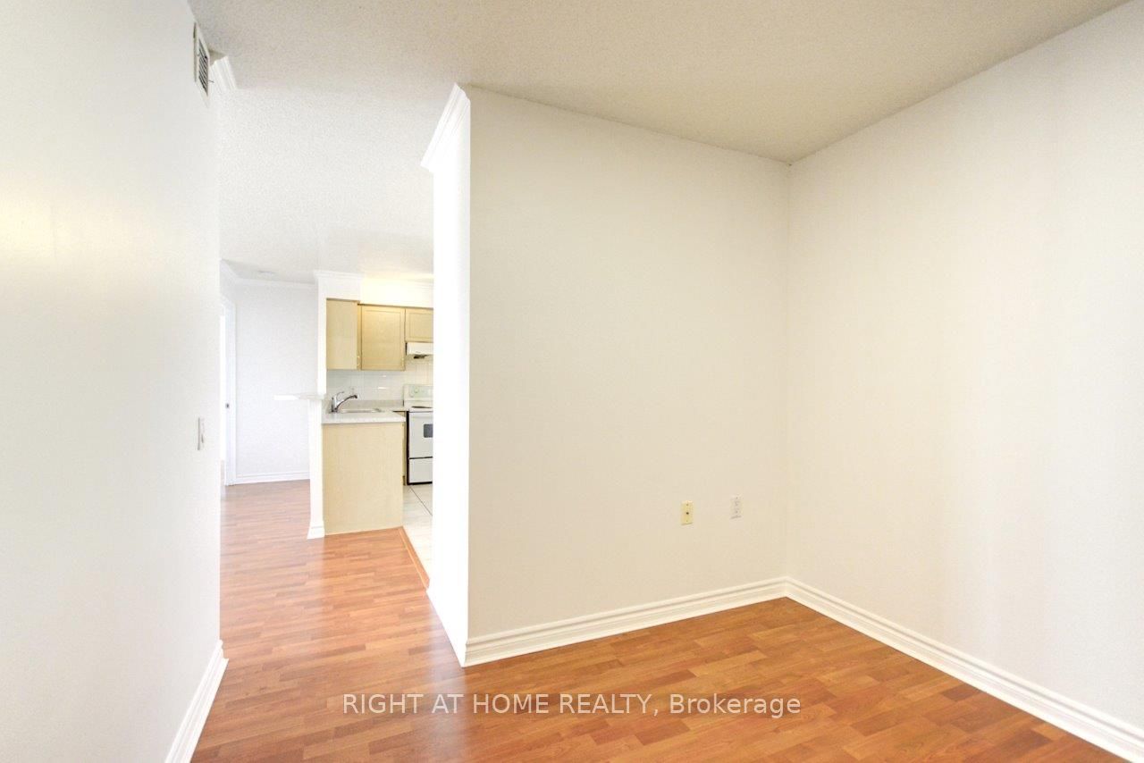 9015 Leslie Street 615