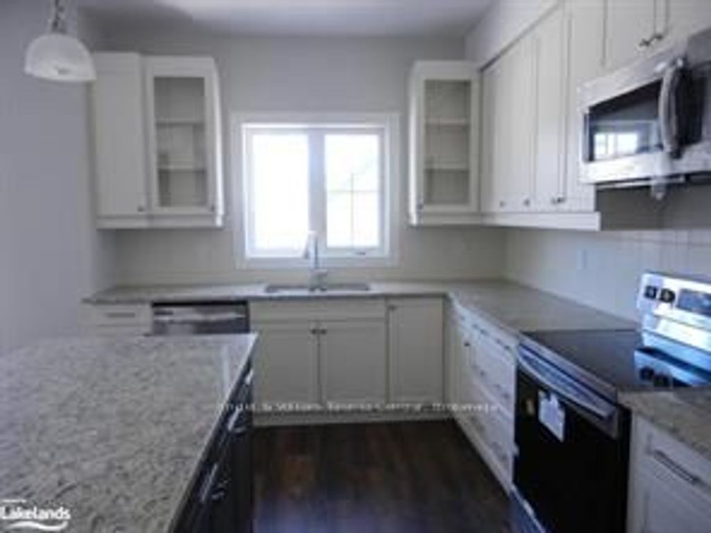 Photo of 181 Yellow Birch Crescent, Blue Mountains, ON L9Y 0Z3 (MLS # X13125564)