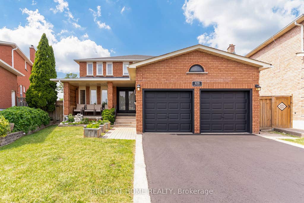 Photo of 123 Lamp Crescent, Vaughan, ON L4L 6J7 (MLS # N13412770)