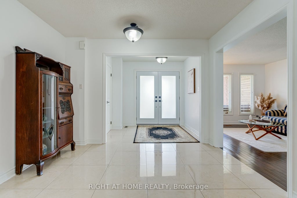 Photo of 123 Lamp Crescent, Vaughan, ON L4L 6J7 (MLS # N13412770)