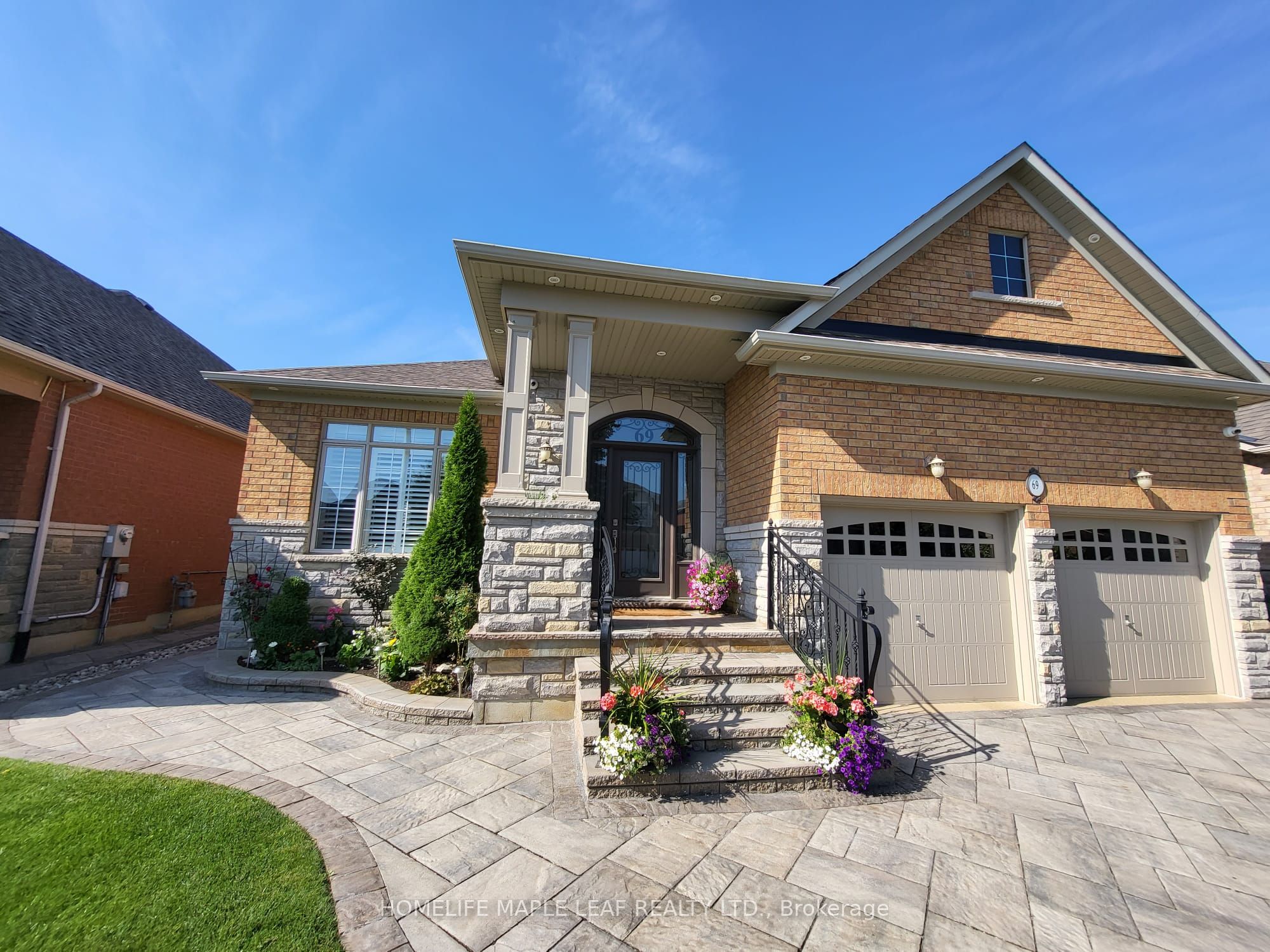 69 Huntspoint Drive
