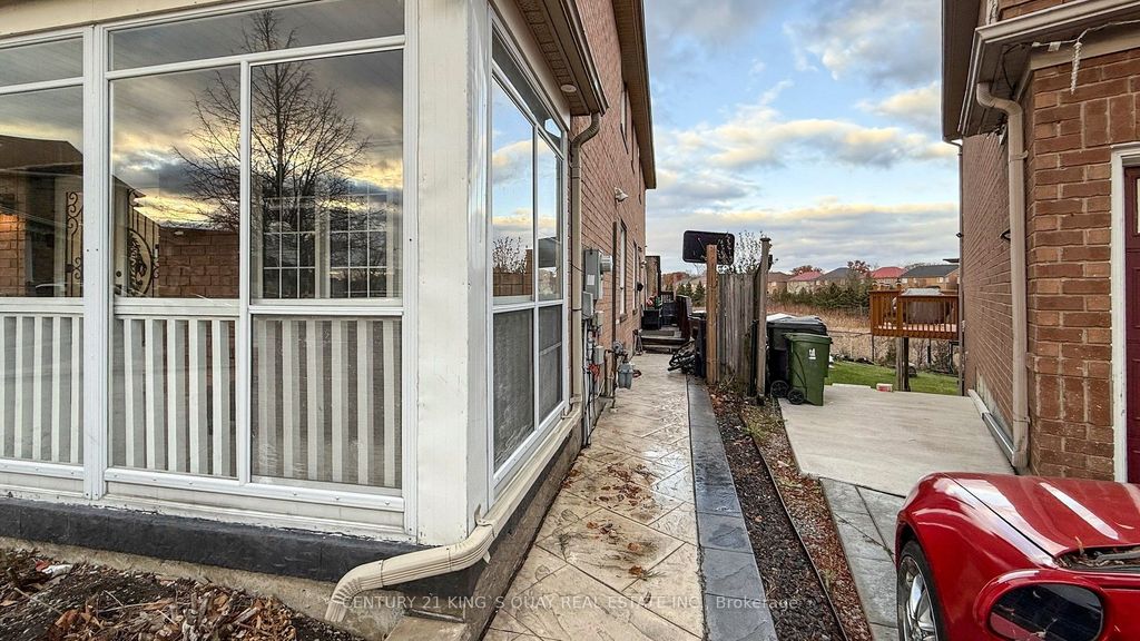 Photo of 39 Hoptree Avenue, Toronto, ON M1X 1Y3 (MLS # E12644882)