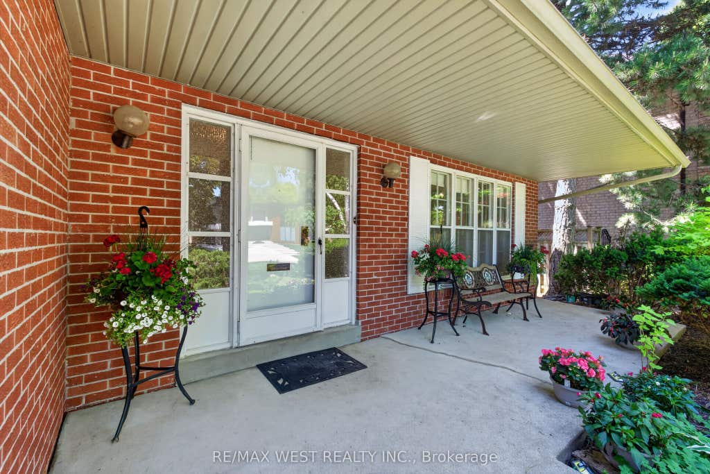 Photo of 9 Harlington Road, Toronto, ON M3B 3G3 (MLS # C13419482)