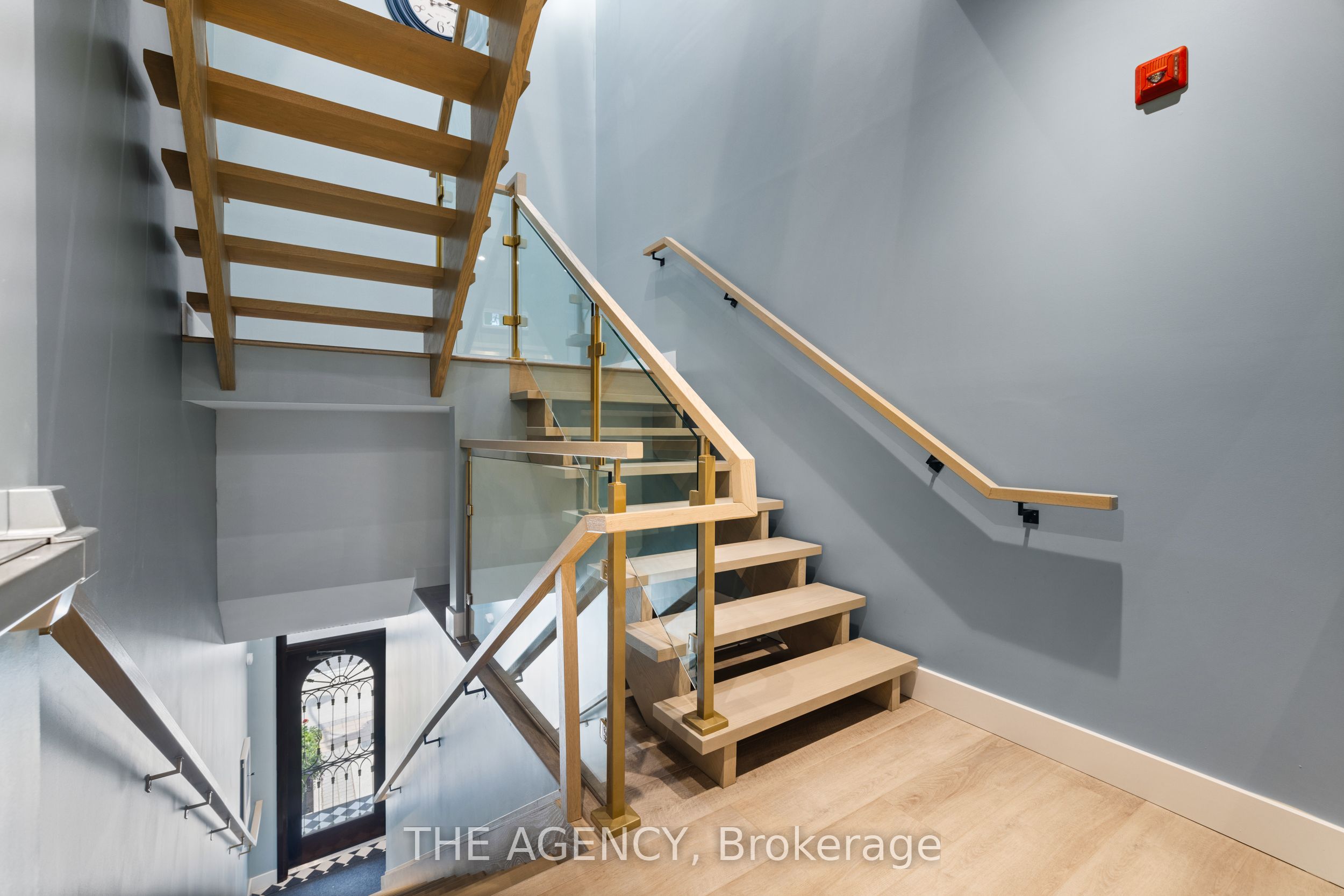 163 Main Street E 303