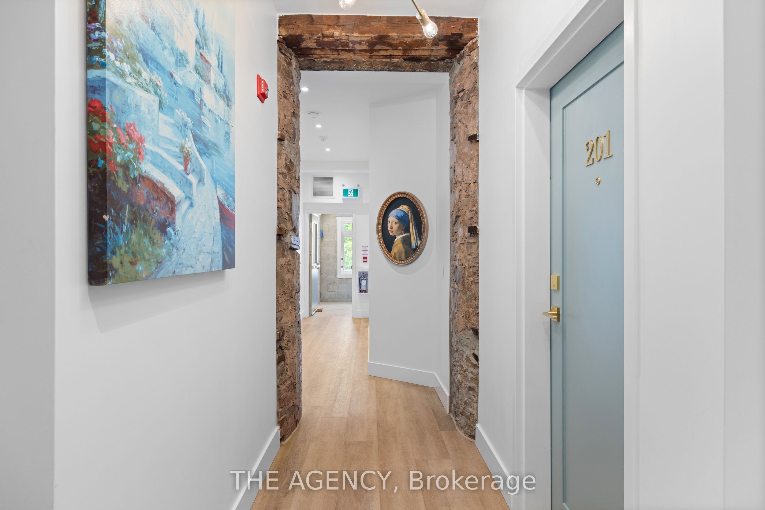 163 Main Street E 303