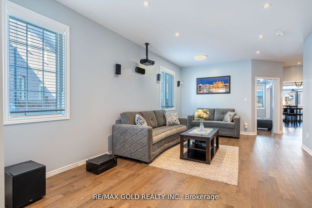 Photo of 10 Spokanne Street, Brampton, ON L6R 4A2 (MLS # W13003650)