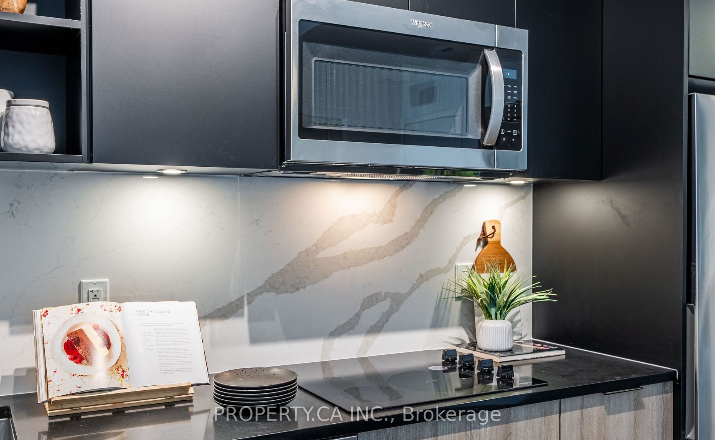 543 Richmond Street W 713