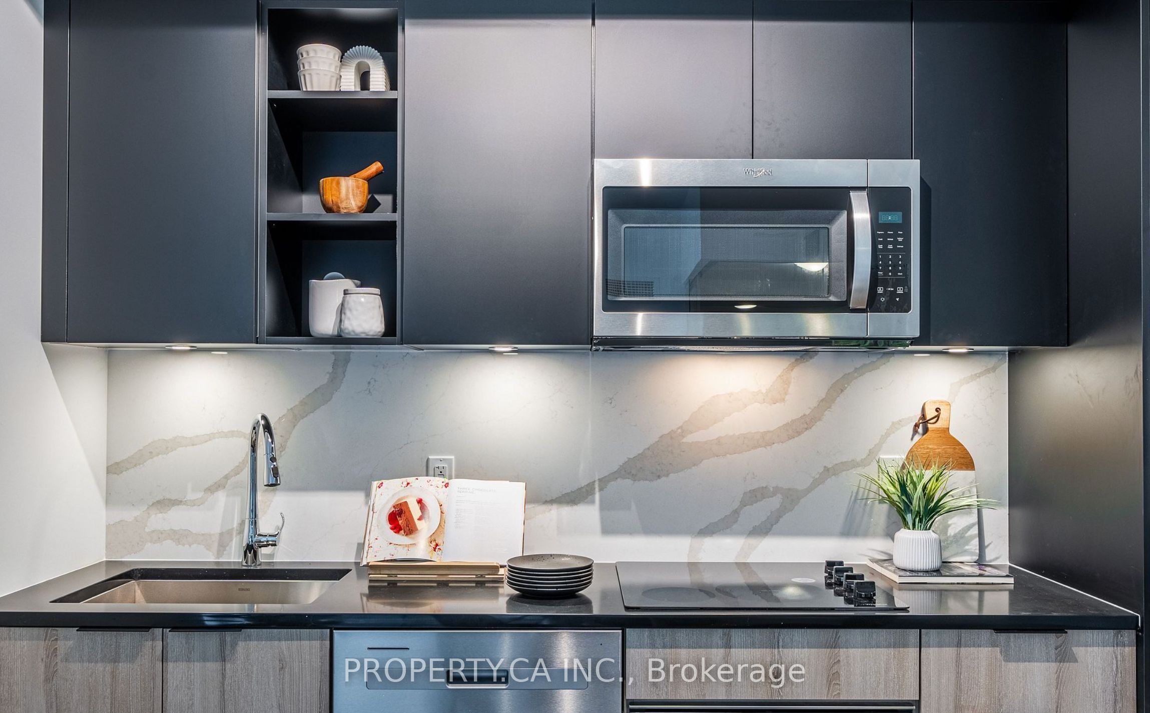 543 Richmond Street W 713