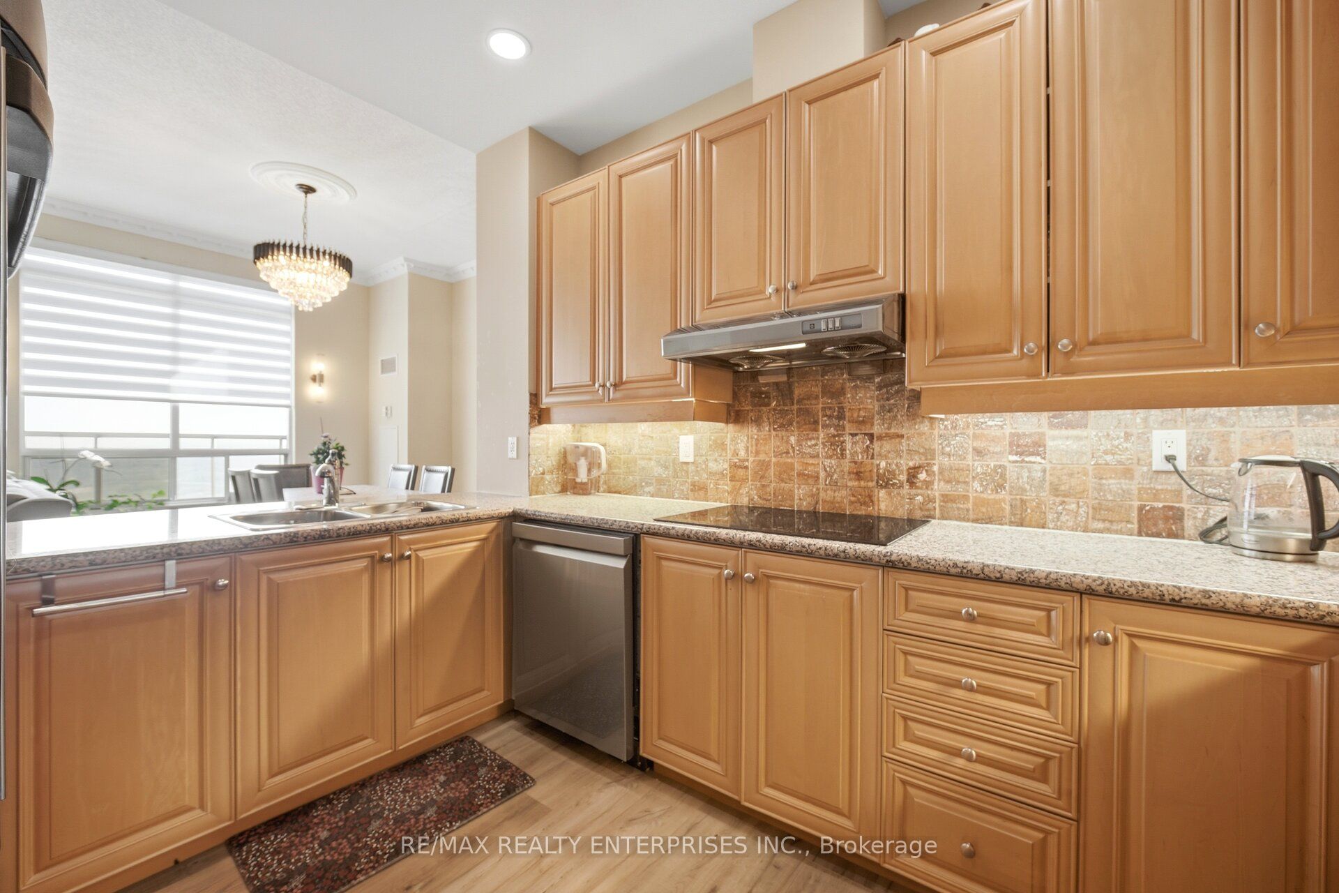 35 Kingsbridge Garden Circle 3301