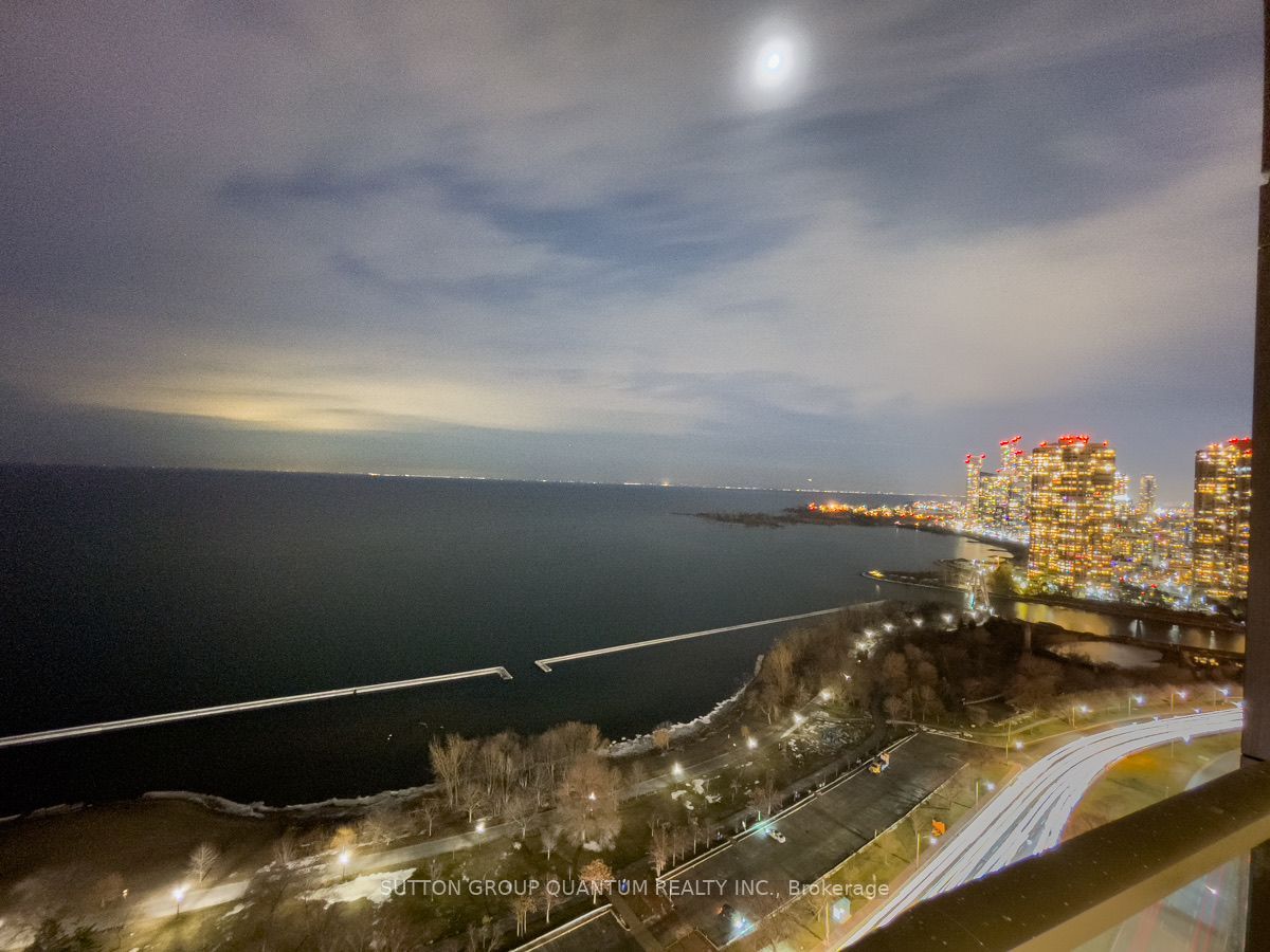 1928 Lakeshore Boulevard W 3208