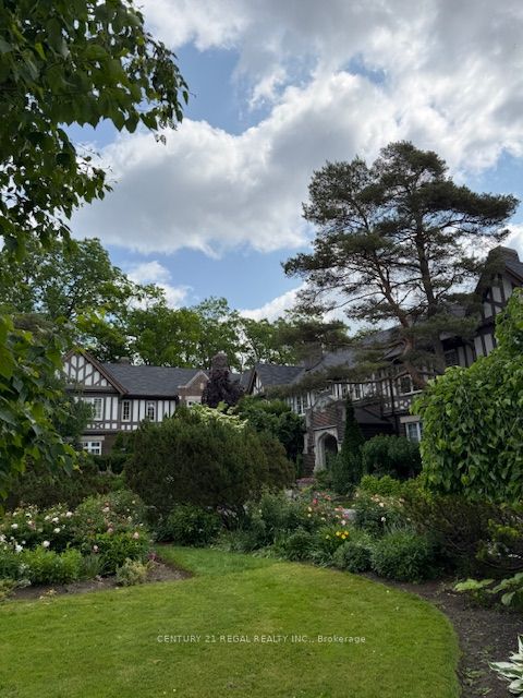 93 Douglas Crescent