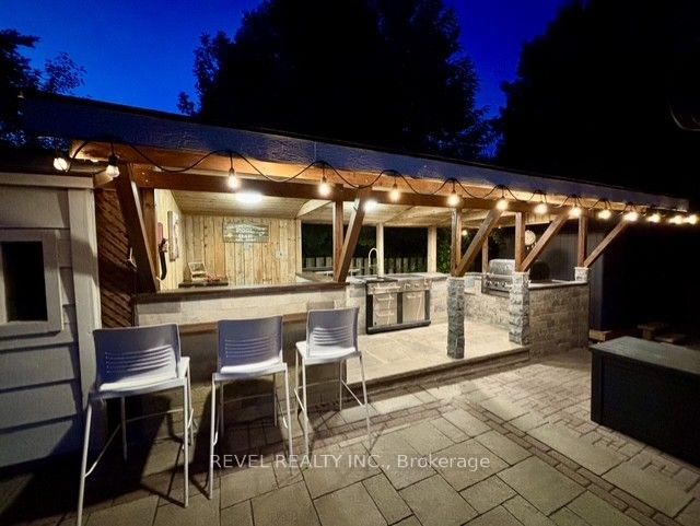 1036 Shellard Side Road