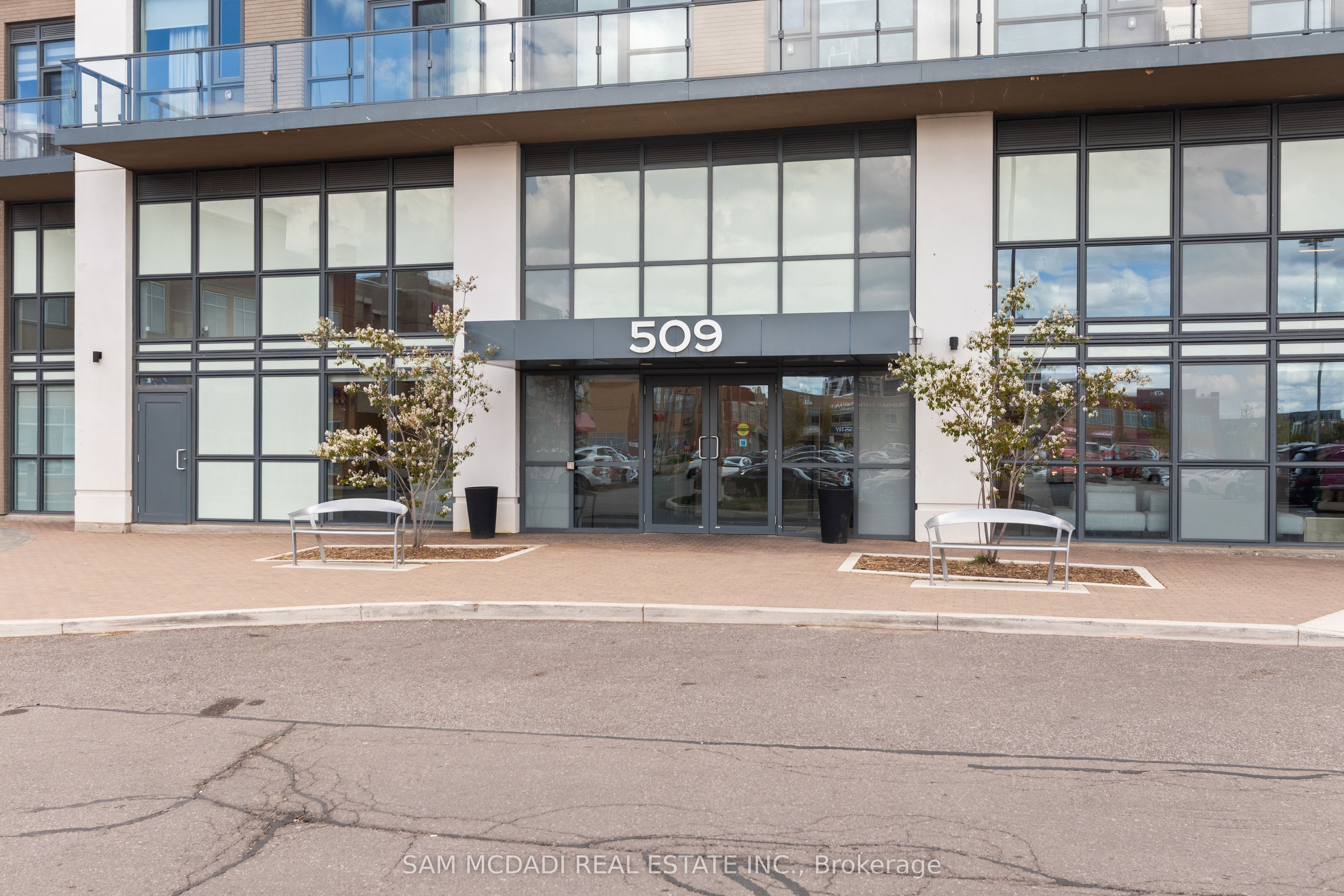 509 Dundas Street 709