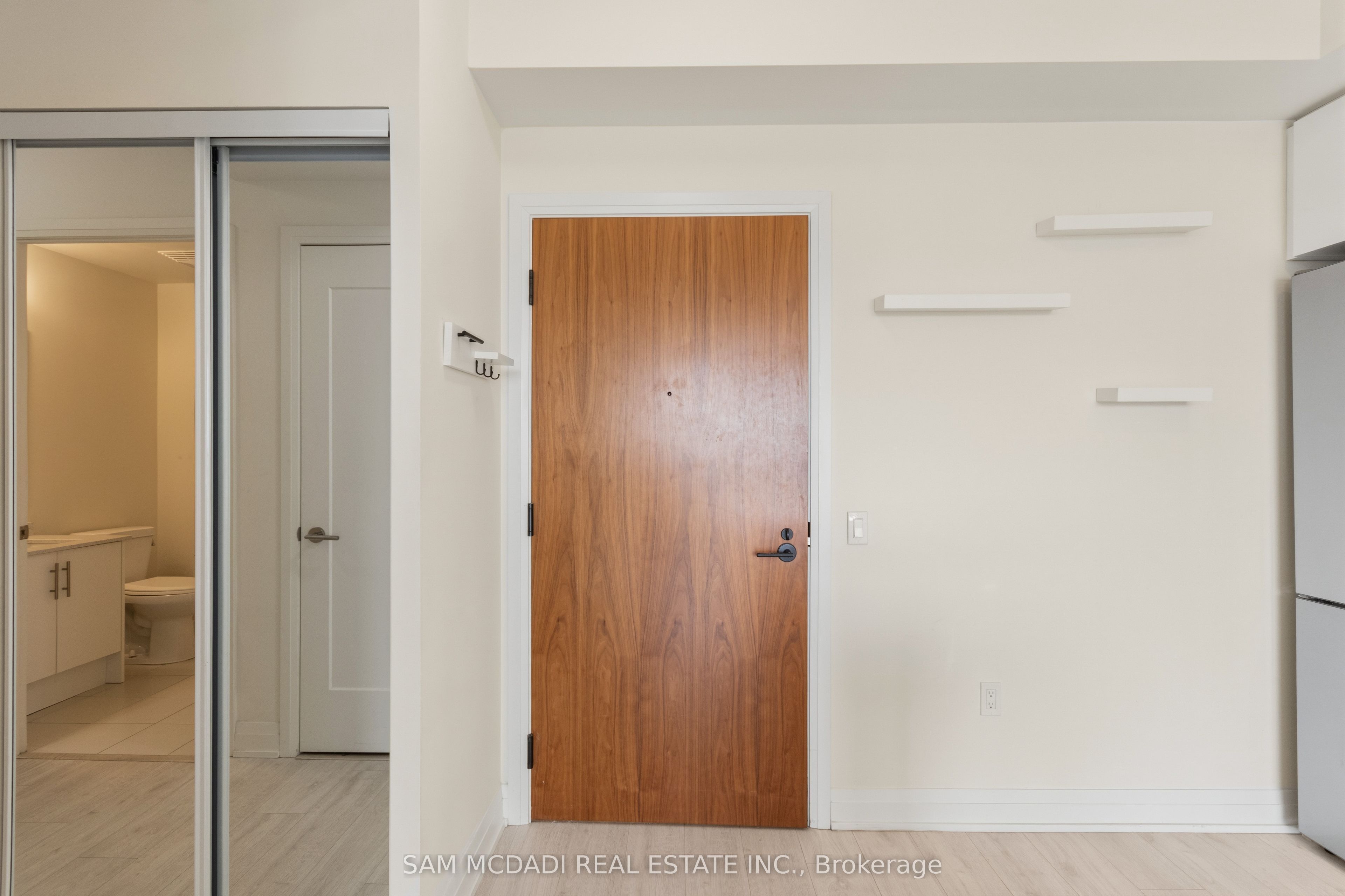 509 Dundas Street 709