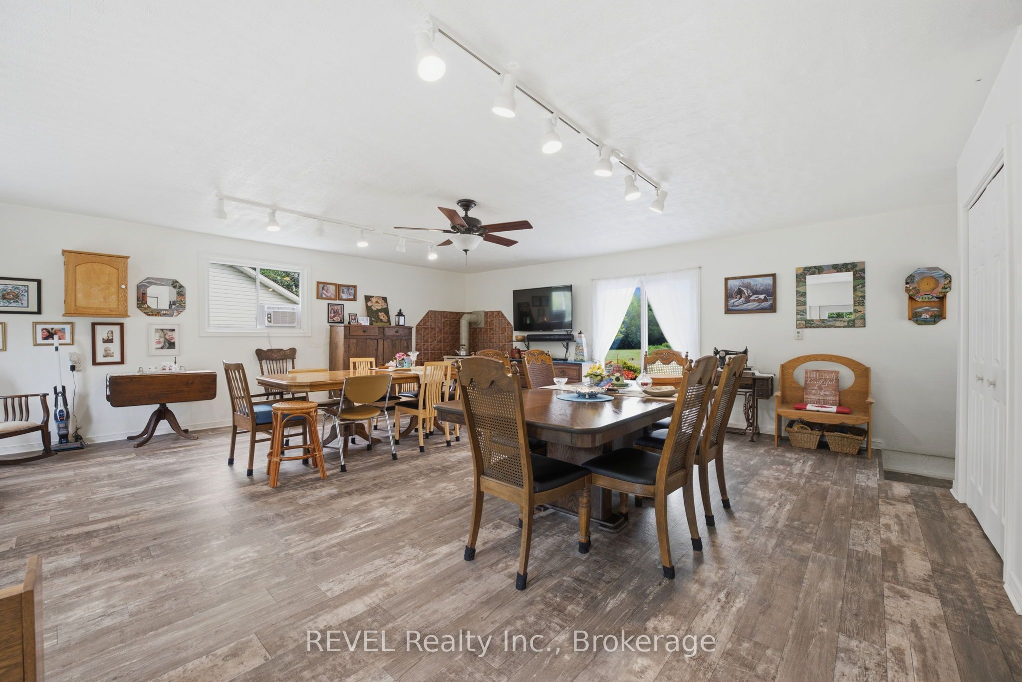 4325 White Road
