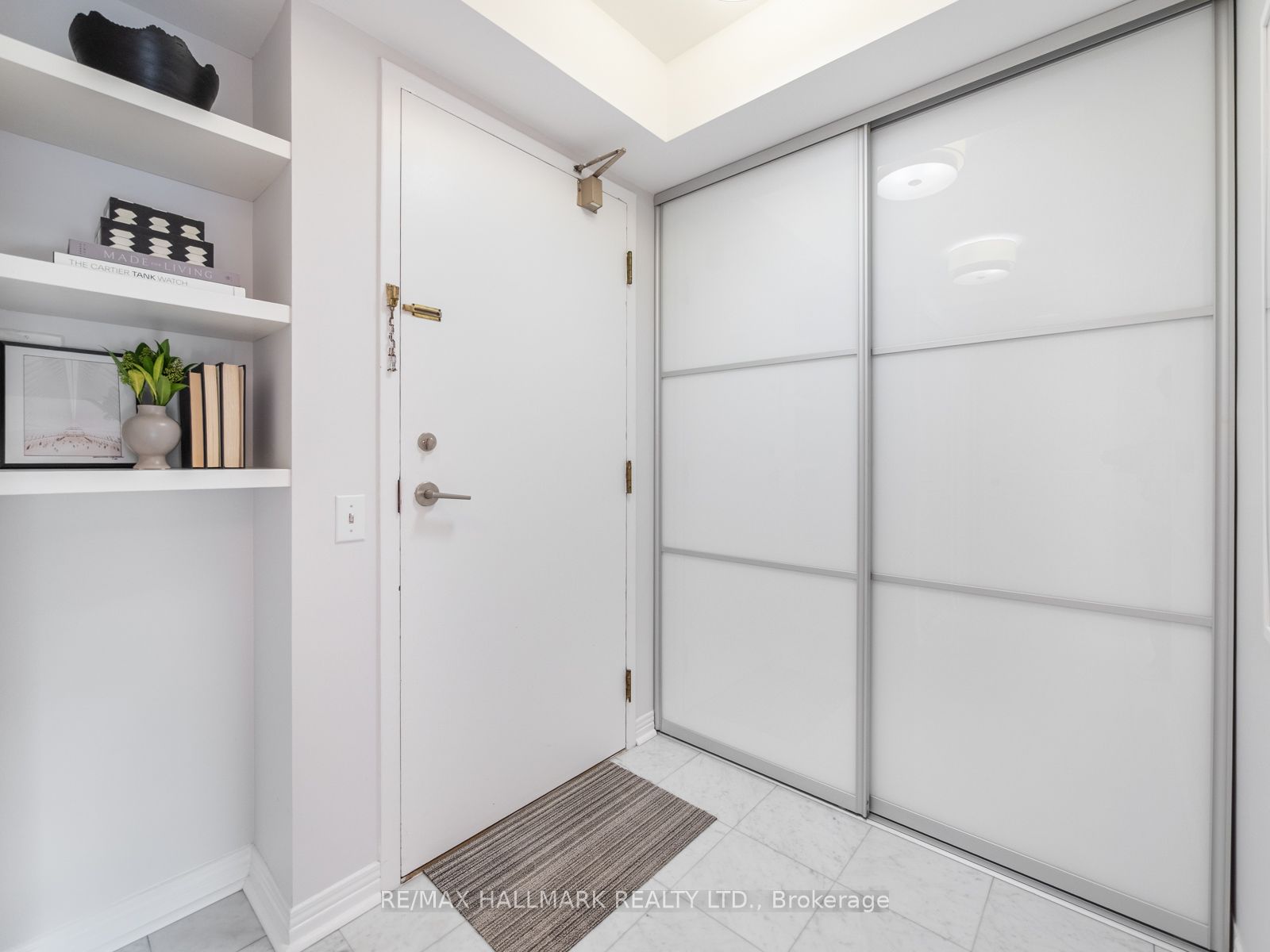 942 Yonge Street 809