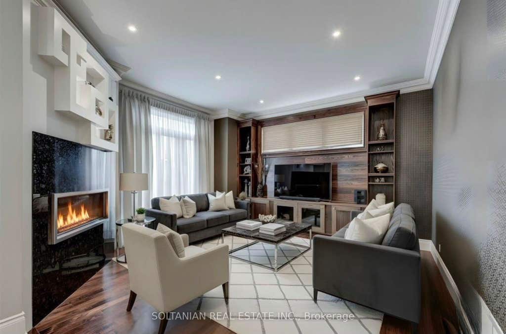 Photo of 90 Grandview Avenue, Markham, ON L3T 1H4 (MLS # N13712114)