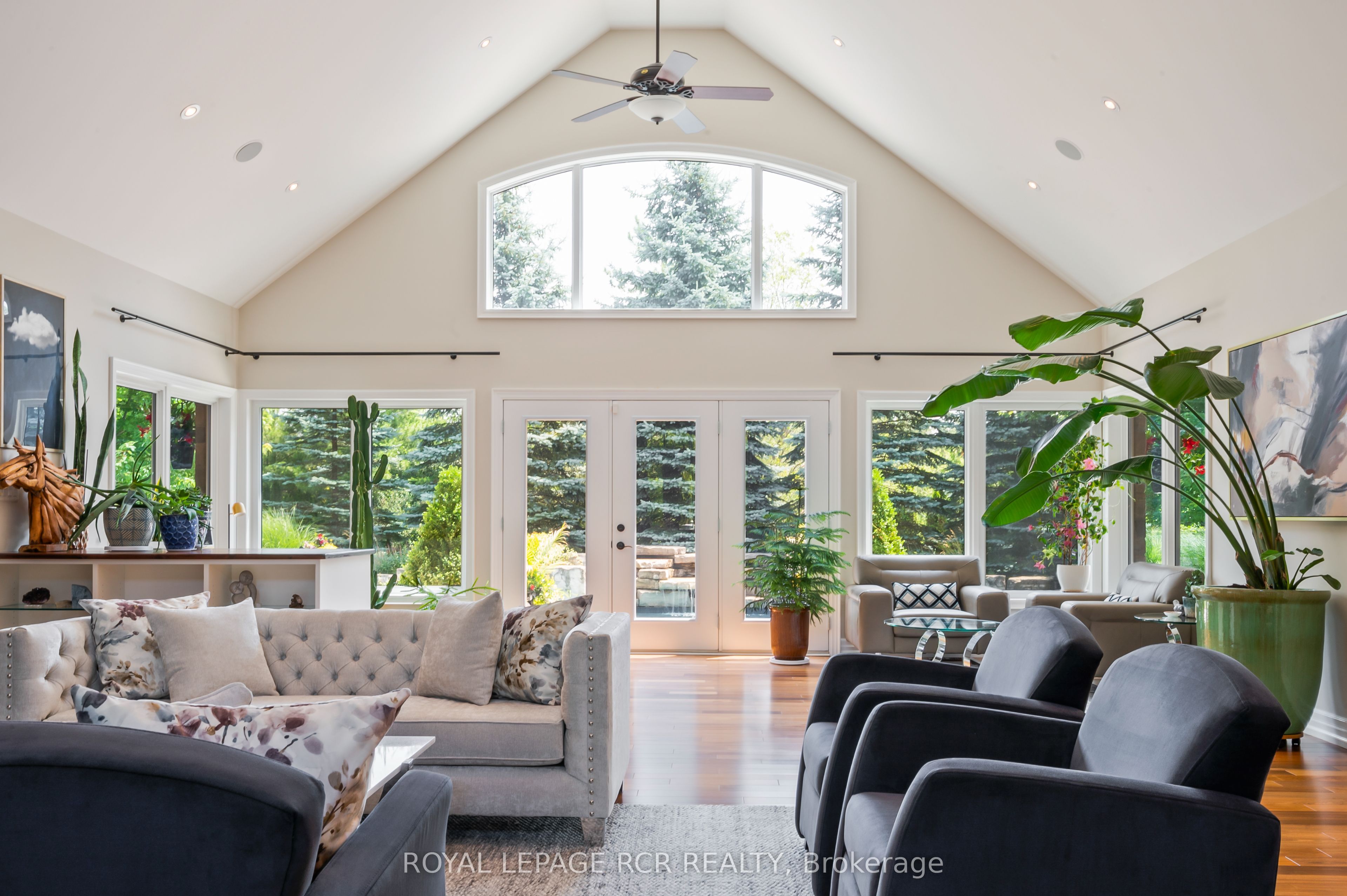 9727 Dundas Street E