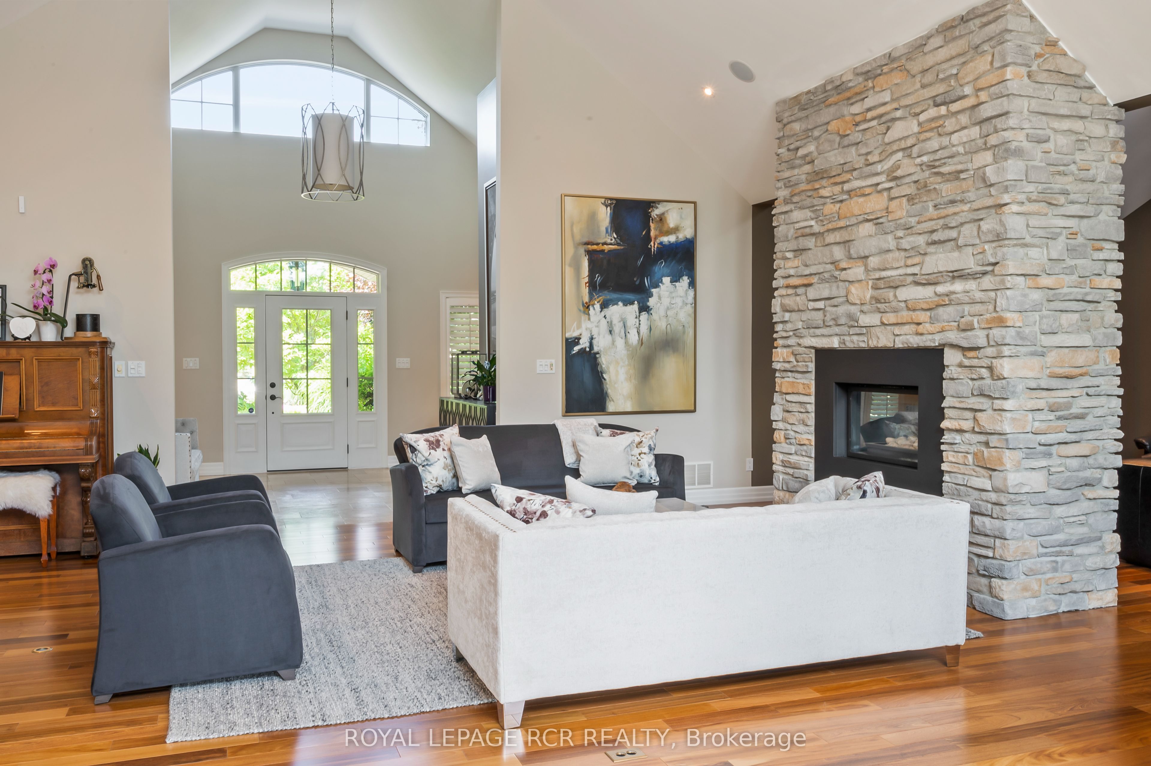 9727 Dundas Street E